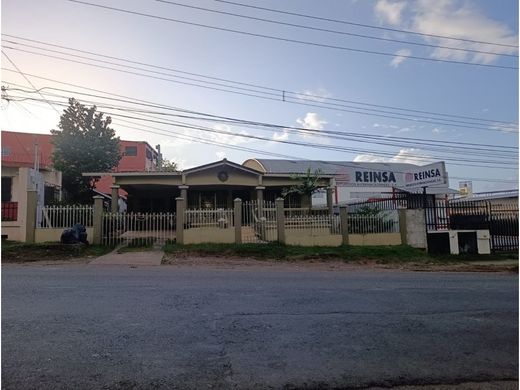 Casa de lujo en La Chorrera, Distrito de La Chorrera