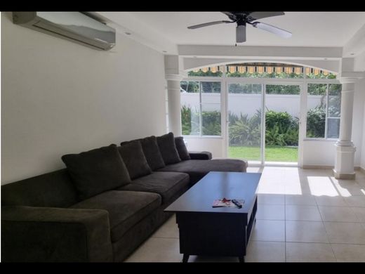 호화 저택 / Juan Díaz, Distrito de Antón