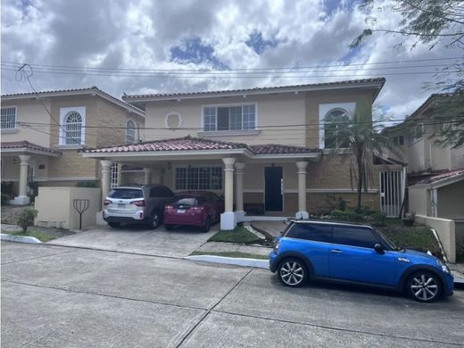 Casa de lujo en San Miguelito, Distrito San Miguelito