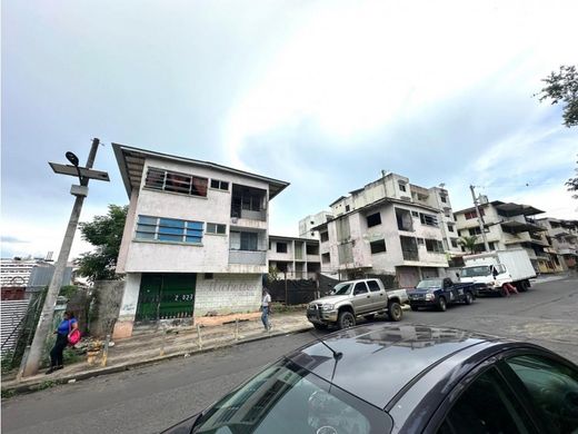 Residential complexes in Calidonia, Distrito de Soná