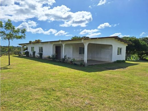 Cortijo o casa de campo en Antón, Distrito de Antón