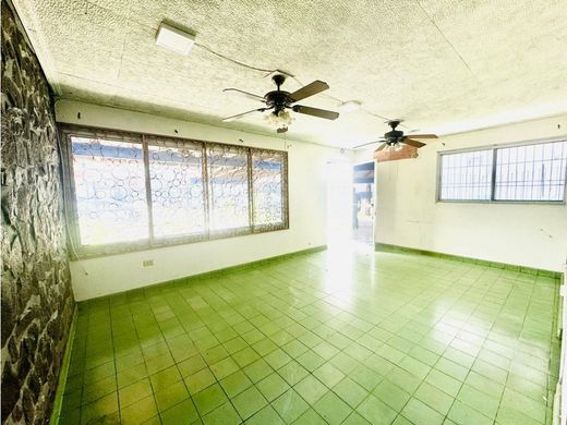 Duplex à David, Distrito de David