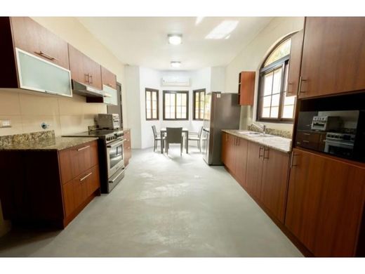 호화 저택 / Juan Díaz, Distrito de Antón