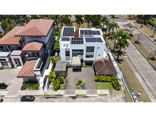 Casa di lusso a Juan Díaz, Distrito de Antón