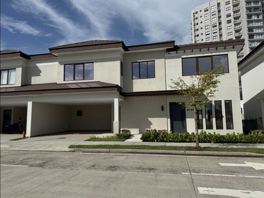 Casa de luxo - Juan Díaz, Distrito de Antón