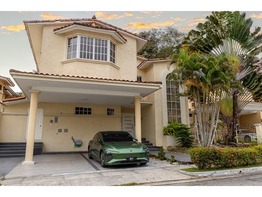 Luxury home in Albrook, Distrito de Panamá