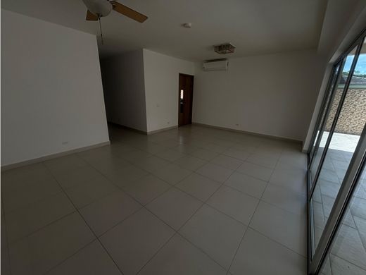 Casa de lujo en San Miguelito, Distrito San Miguelito