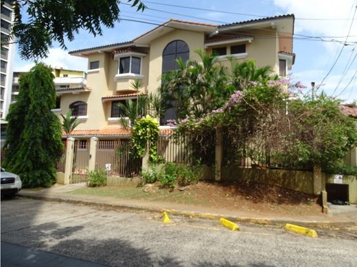 Bella Vista, Distrito de Donosoの高級住宅