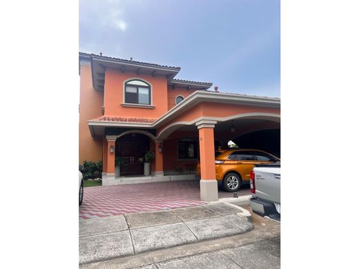 Casa di lusso a Juan Díaz, Distrito de Antón