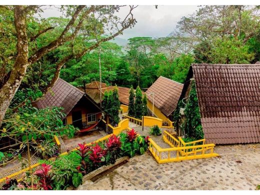 Albergo a Antón, Distrito de Antón