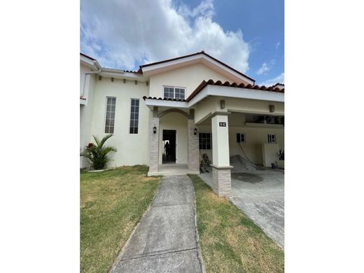 Duplex in Juan Díaz, Distrito de Antón