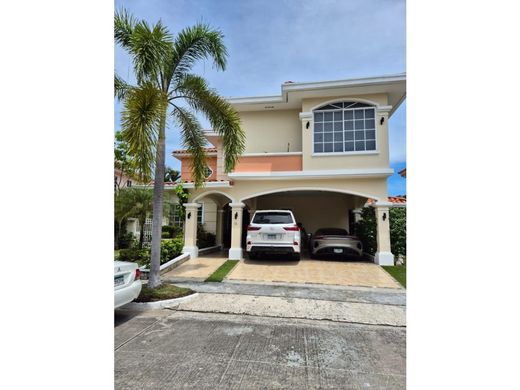 Luxus-Haus in Juan Díaz, Distrito de Antón