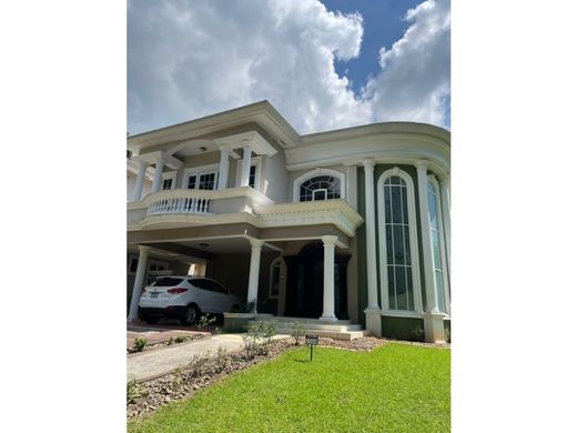 Luxury home in Curundú, Distrito de Panamá