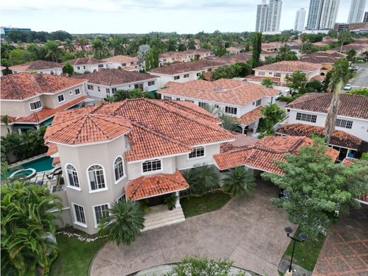 Luxus-Haus in Juan Díaz, Distrito de Antón