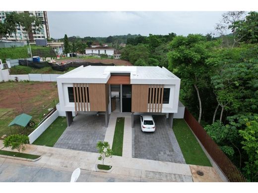 Casa di lusso a Albrook, Distrito de Panamá