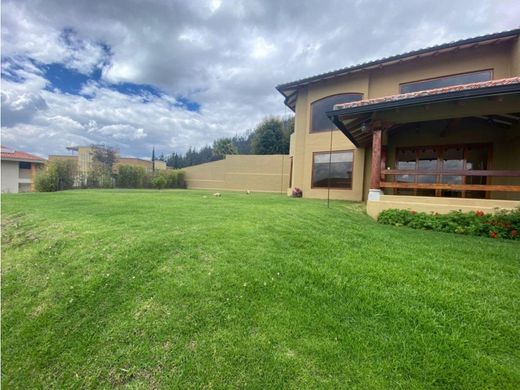 Luxury home in Hacienda Miravalle, Cantón Quito