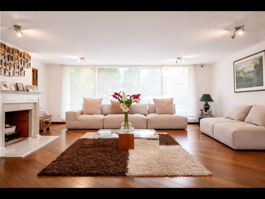 Luxury home in Hacienda Miravalle, Cantón Quito