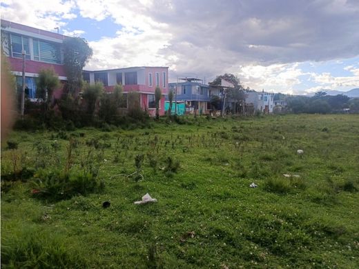 ‏קרקע ב  קיטו, Cantón Quito