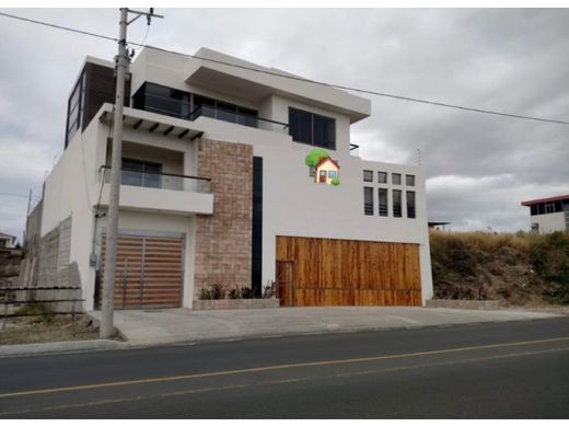 Residential complexes in Manta, Cantón Manta