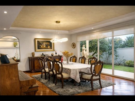 Luxury home in Cumbayá, Cantón Quito