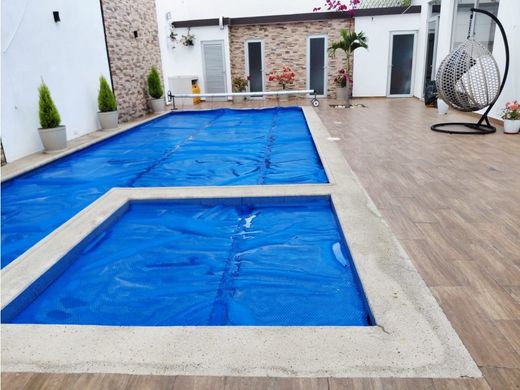 Luxus-Haus in Nayón, Cantón Quito