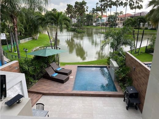 Luxury home in Samborondón, Cantón Samborondón