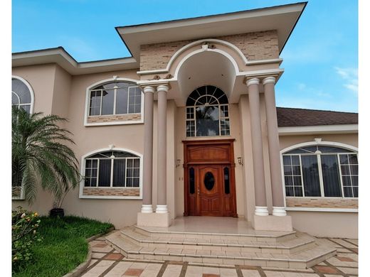 ‏בתי יוקרה ב  Machala, Cantón Machala