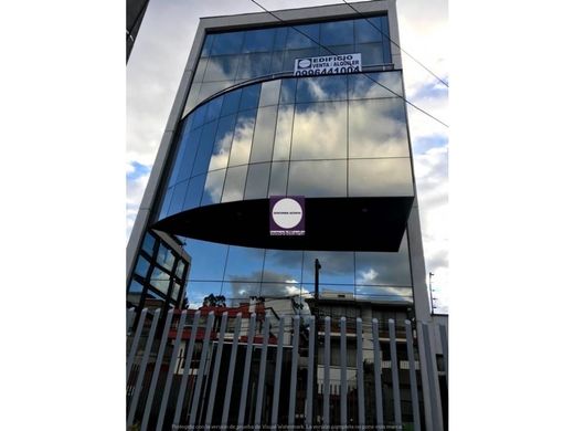 Edificio en Quito, Cantón Quito