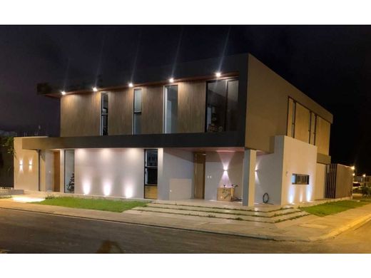 Luxury home in Machala, Cantón Machala