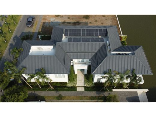 Luxury home in Samborondón, Cantón Samborondón