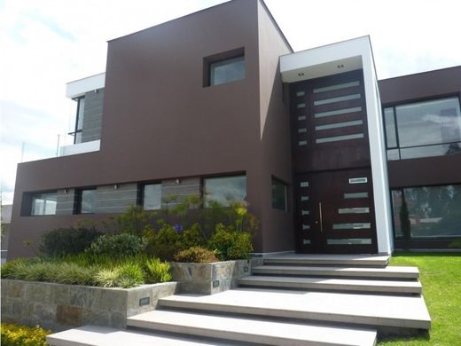 Luxus-Haus in Nayón, Cantón Quito