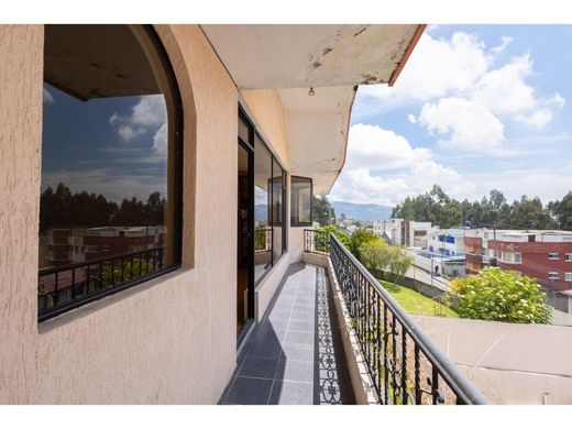 Wohnkomplexe in Quito, Cantón Quito