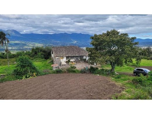 Cortijo o casa de campo en Atuntaqui, Cantón Antonio Ante