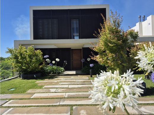 Ferme à Carrasco, Municipio B