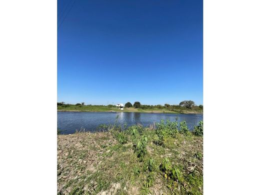 Rural or Farmhouse in Villa Hayes, Departamento de Presidente Hayes