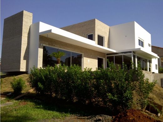 Casa de lujo en Hernandarias, Departamento del Alto Paraná