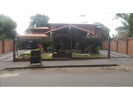 Luxe woning in Lambaré, Lambare