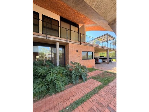 Lüks ev Mariano Roque Alonso, Departamento Central