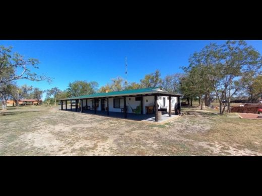 ‏בתים כפריים או חוות ב  Villa Hayes, Departamento de Presidente Hayes