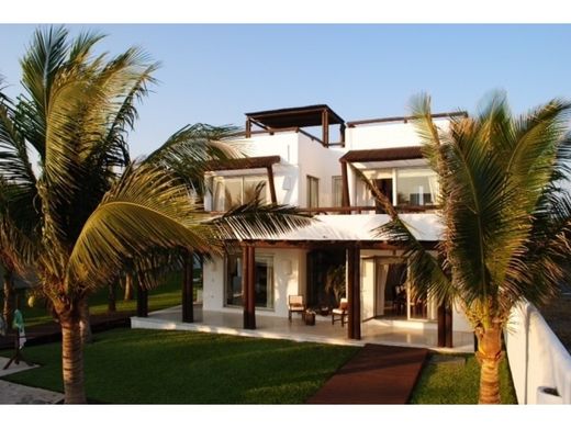 Casa di lusso a Monterrico, Departamento de Santa Rosa