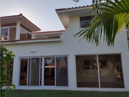 Luxury home in Puerto San José, Municipio de San José