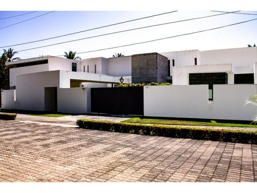 Luxury home in Puerto San José, Municipio de San José