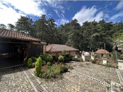 Casa de lujo en Cristo Rey, Municipio de Santa Catarina Pinula