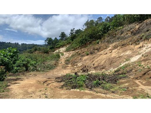 Grond in Santiago Sacatepéquez, Departamento de Sacatepéquez