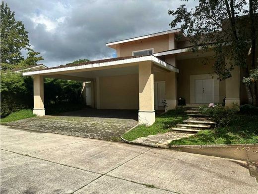 Luxe woning in Villa Canales, Municipio de Villa Canales