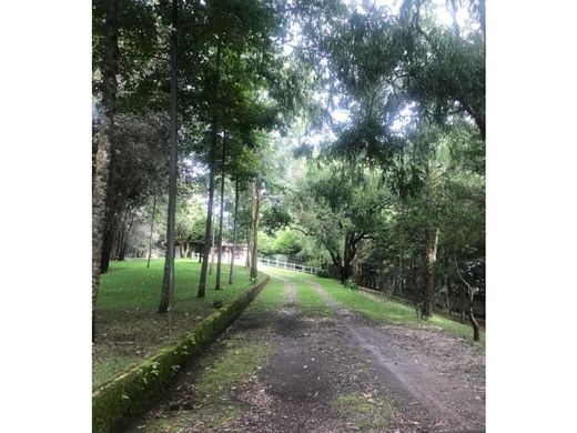 Casa de campo en San Lucas Sacatepéquez, Departamento de Sacatepéquez