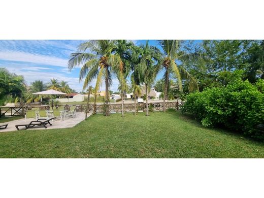 Luxus-Haus in Puerta de Hierro, Municipio de San José