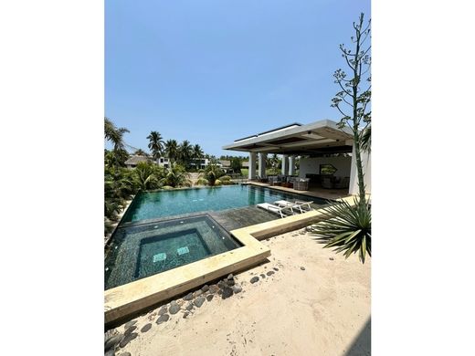Luxury home in Puerto San José, Municipio de San José
