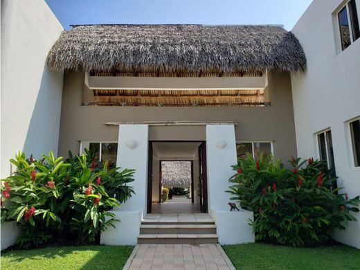 Luxe woning in Puerto San José, Municipio de San José