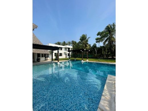 Πολυτελή κατοικία σε Puerto San José, Municipio de San José